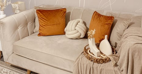 Dressing Your Sofa: The Rise of Capsule Styling with Accessories